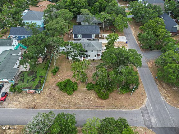 4th image of 114 NE 42nd Street