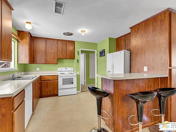 5th image of 77225 California Dr