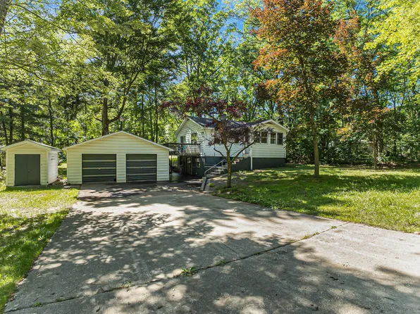 7919 E Navajo Trl, Branch, MI 49402