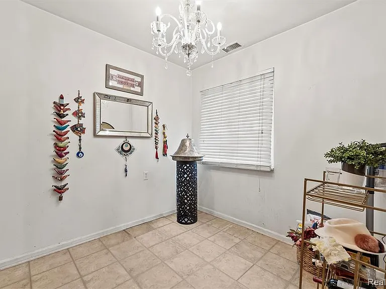 42160 Woodward Ave #18 — Photo 8