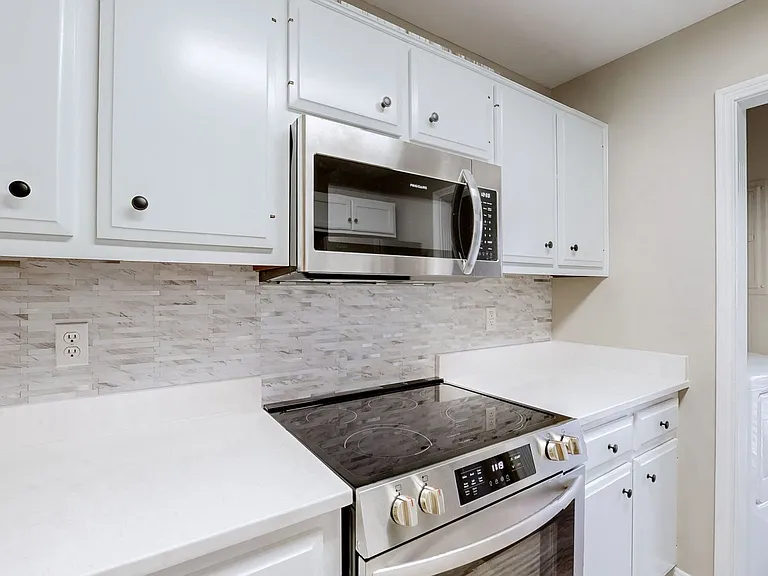 101 Manor Ave — Photo 8
