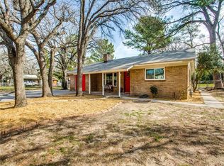 824 Red Bud Dr, Azle, TX 76020