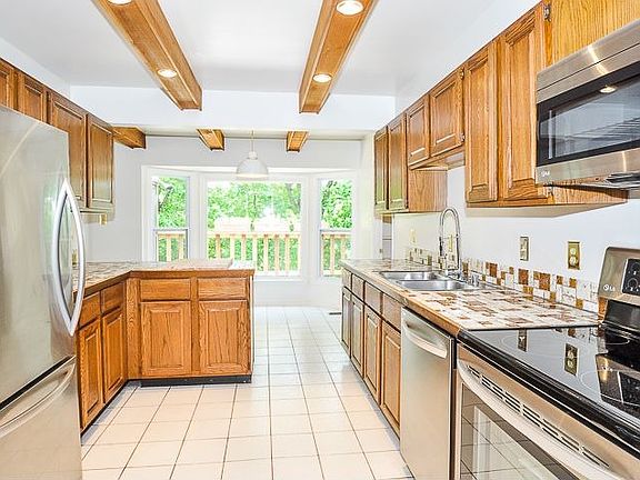 5th image of 15531 Yorktown Dr