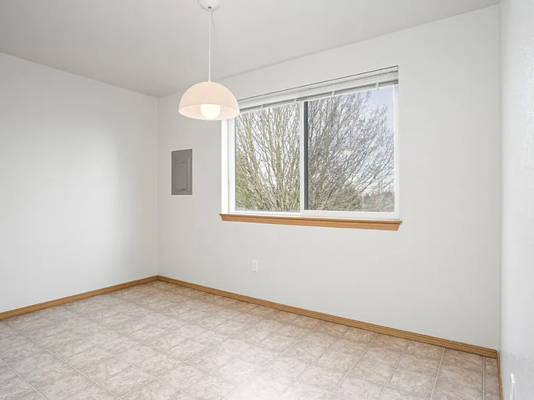 102-Mountain View Apts — Photo 12