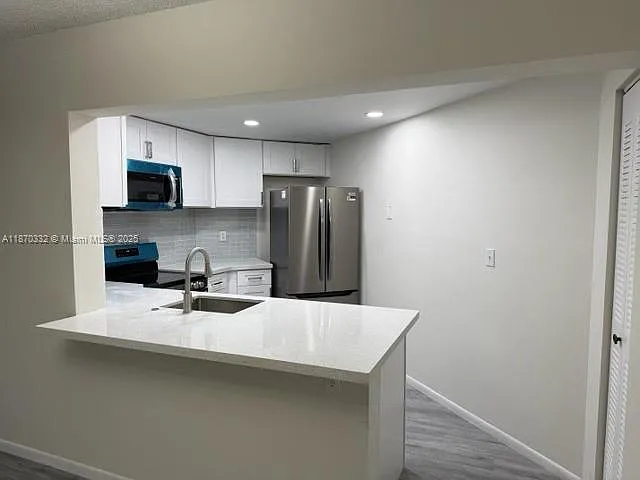2 bed, 1000 sqft, $2,450 — Photo 3