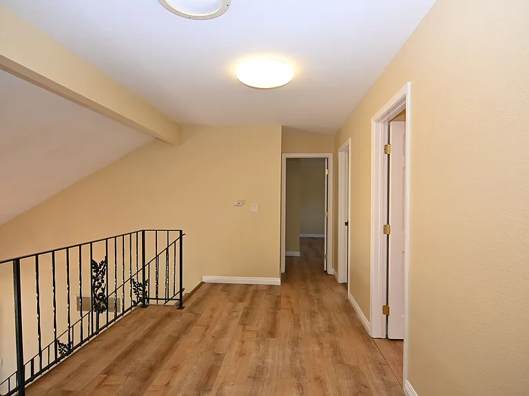 398 Roan St — Photo 20