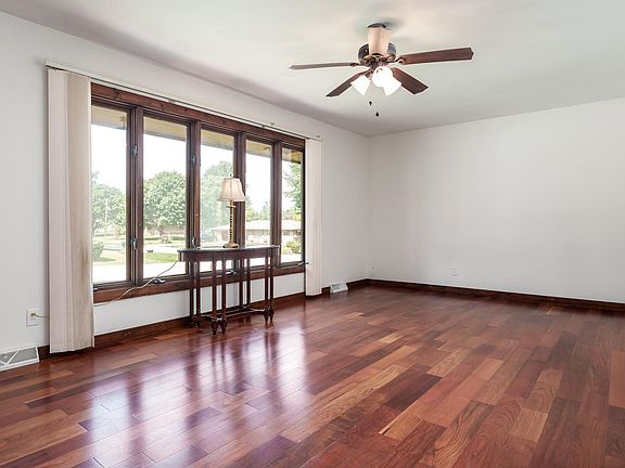 5th image of 2330 Arnold Ave
