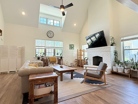 4th image of 1708 Creekside Ln