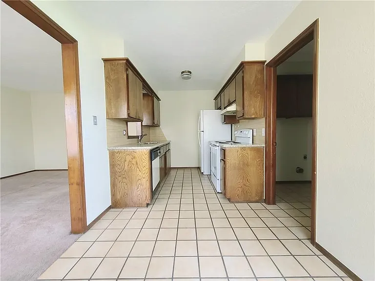 163 Barrett Pl — Photo 3
