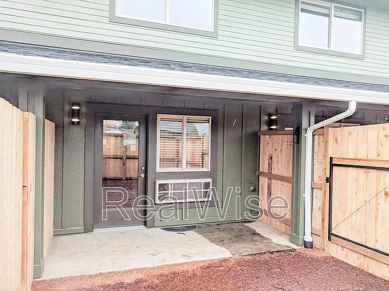 8300 SE Flavel St #103 — Photo 11