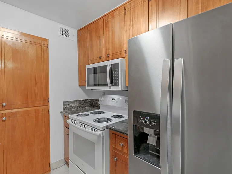Arlington Apartments — Photo 25