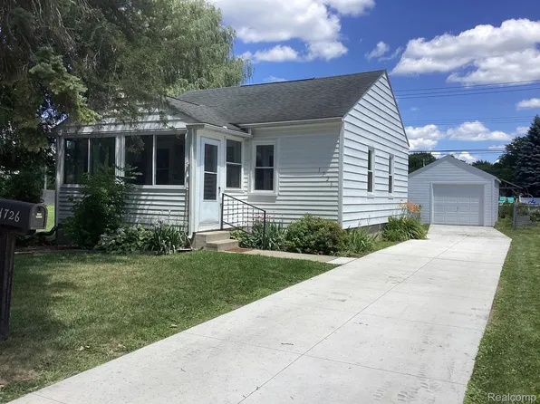 1726 Helen St, Garden City, MI 48135