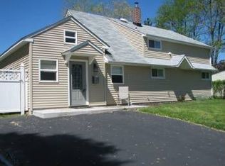 12 Roundabout Ln, Levittown, PA