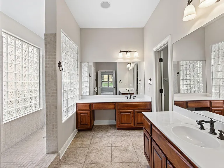 11709 Woodland Hills Trl — Photo 15