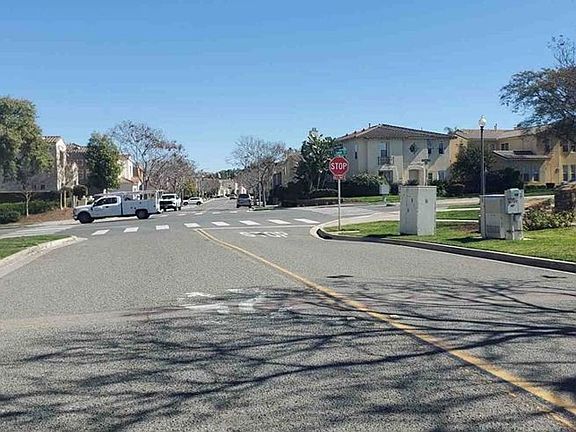 Exterior Neighborhood (street photo)