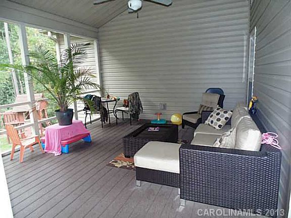 5th image of 132 Waterbury Dr