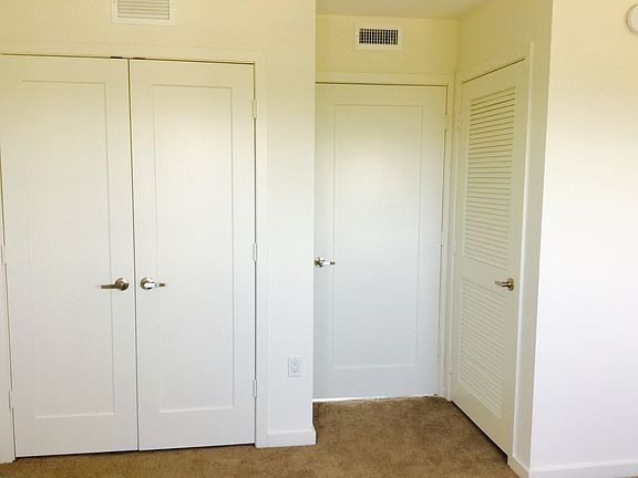 4th image of 910 West Ave APT 908