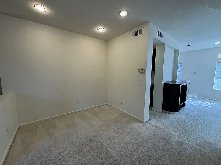 3513 Dickenson Cmn — Photo 8
