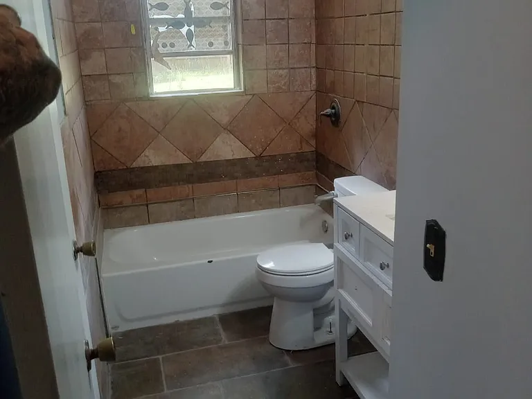 142 Bishop St — Photo 4
