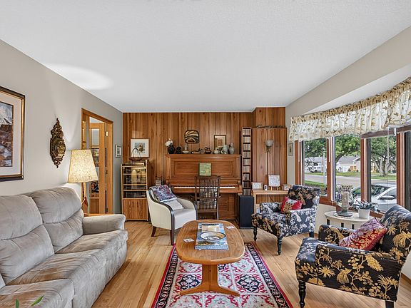 5th image of 304 Fir St