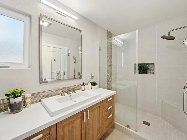 2608 Bryant St — Photo 9