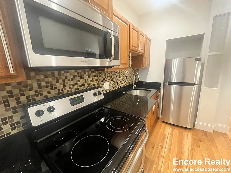 51 Joy St #1R — Photo 2