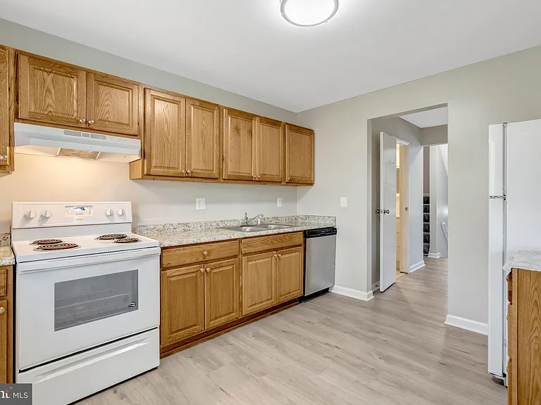 7065 Leewood Forest Dr — Photo 15