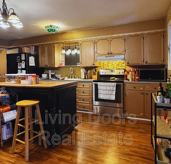 2301 South St — Photo 4