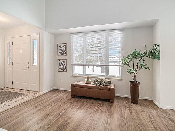 4th image of 3349 Burbank Dr