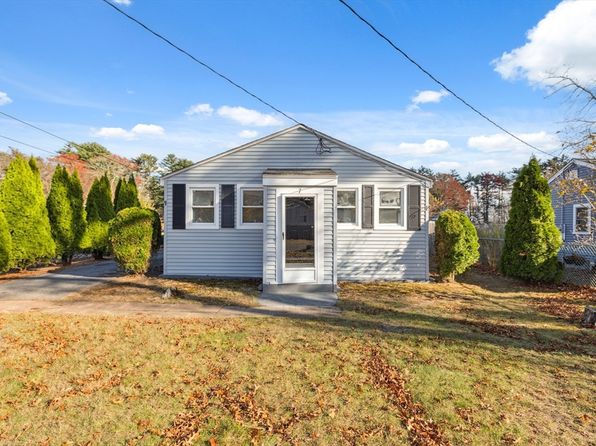 7 Cedar Dr, Carver, MA 02330