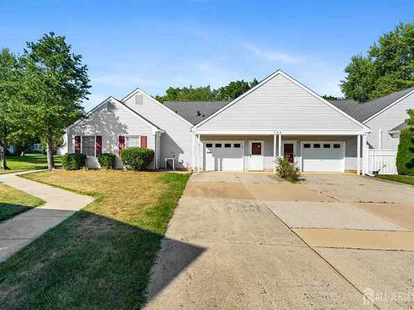 741 Nautilus Ct, Monroe Township, NJ 08831