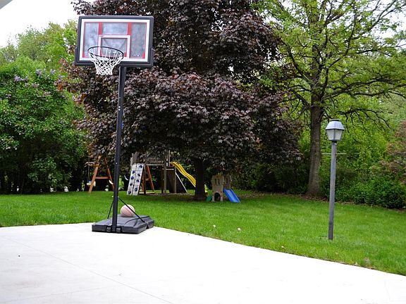 3rd image of 1317 Thomas Dr