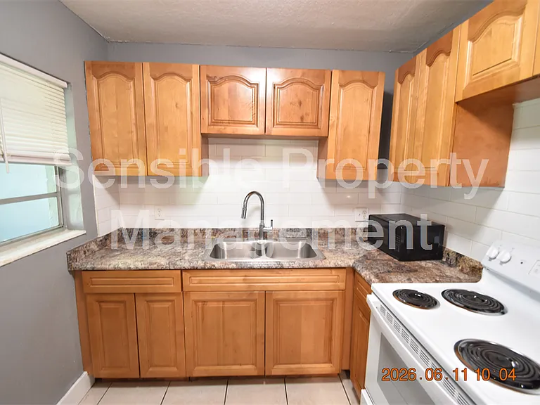 1906 E Bougainvillea Ave — Photo 7