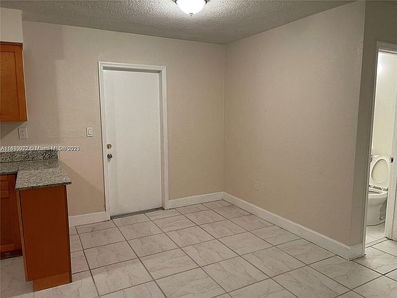 5th image of 7601 Venetian St #4