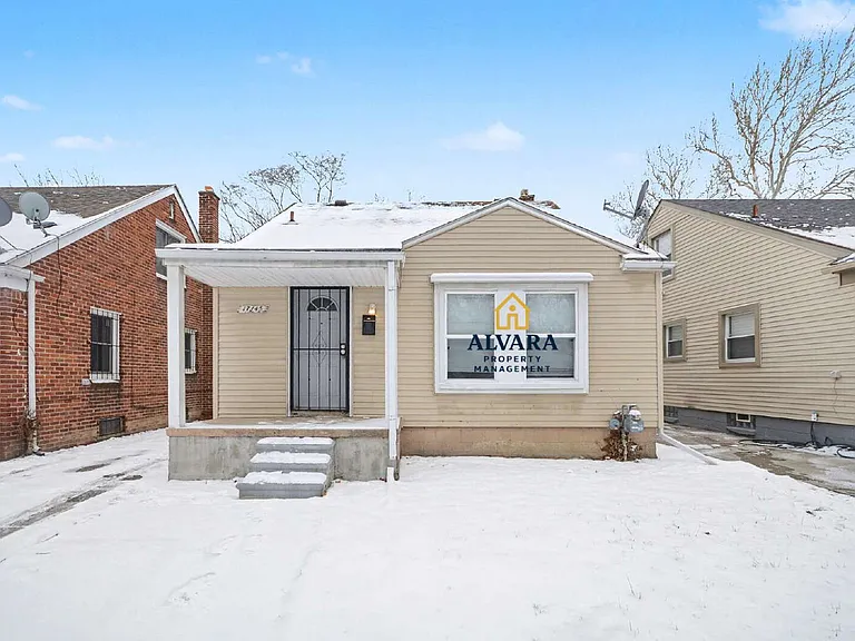 17145 Evergreen Rd — Photo 2