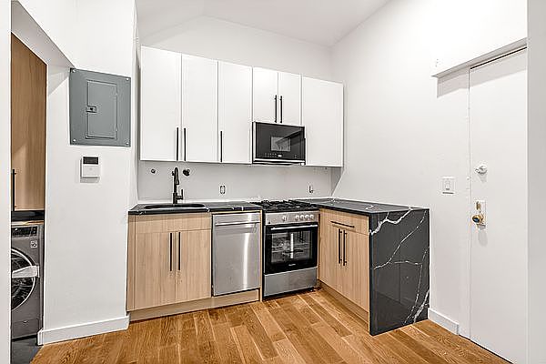 1st image of 638 W End Ave #3R
