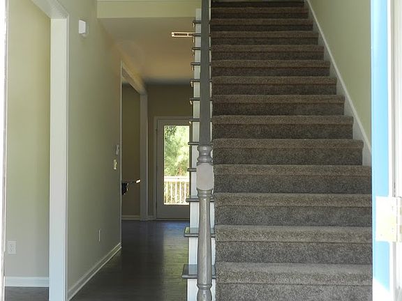 3rd image of 17 Bridgestone Way SE