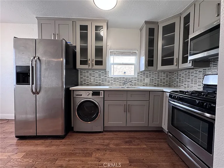 1325 Douglas St — Photo 8