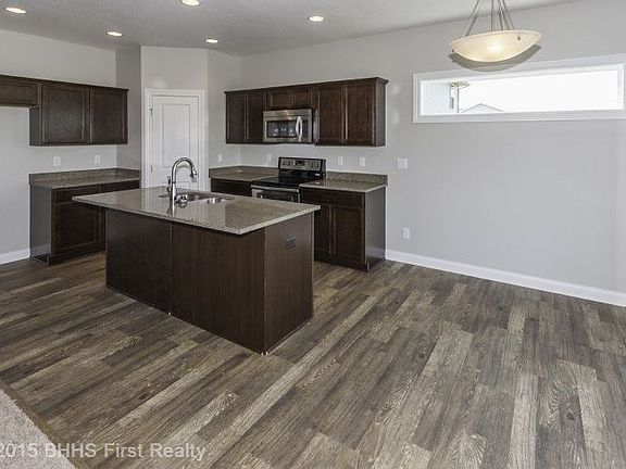 5th image of 210 Tailfeather Dr NE
