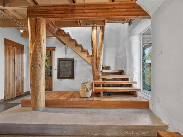 6226 Sanderson Ave, Peachland, BC V0H 1X8