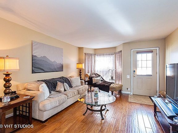 3rd image of 1642 College Green Dr