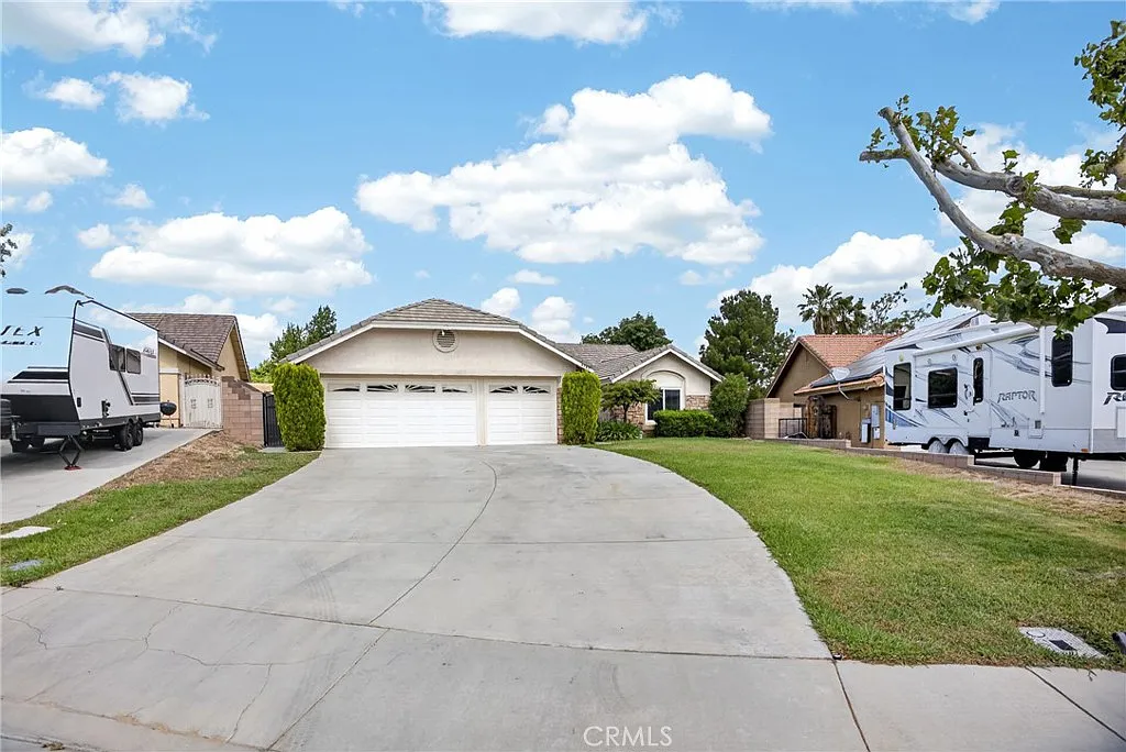 Building Photo - 42421 Boulder Dr