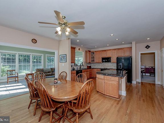 4th image of 11580 Jamestown Ct
