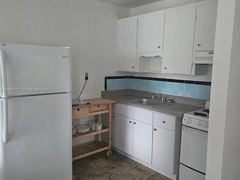 615 NE 4th St #1 — Photo 6