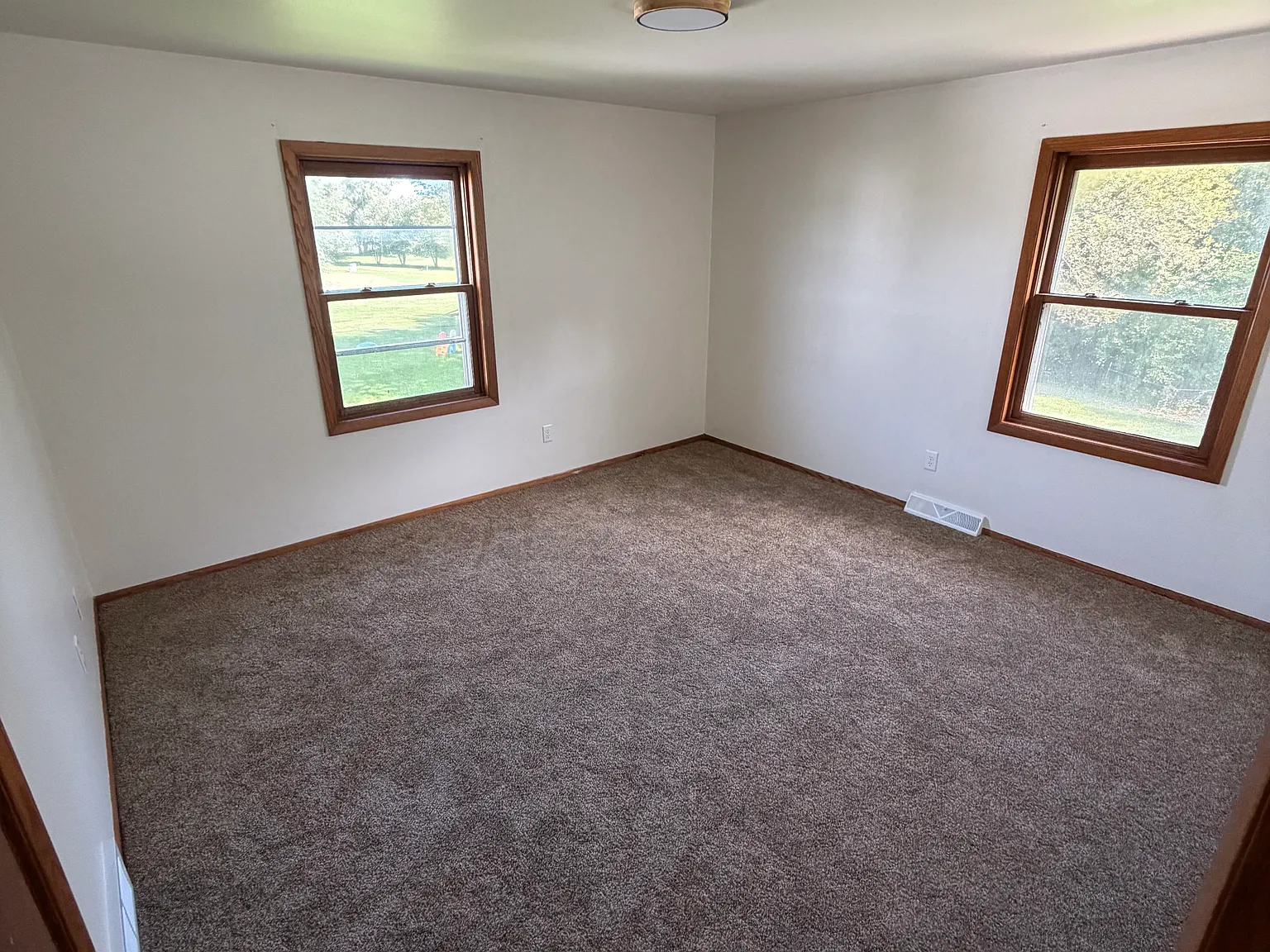 3 bed, 1.5 bath, 1370 sqft, $1,950 — Photo 4