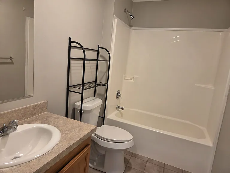 3951 Bentwood Cir W — Photo 36