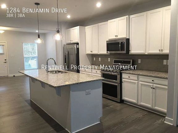 4th image of 1284 Benjamin Dr