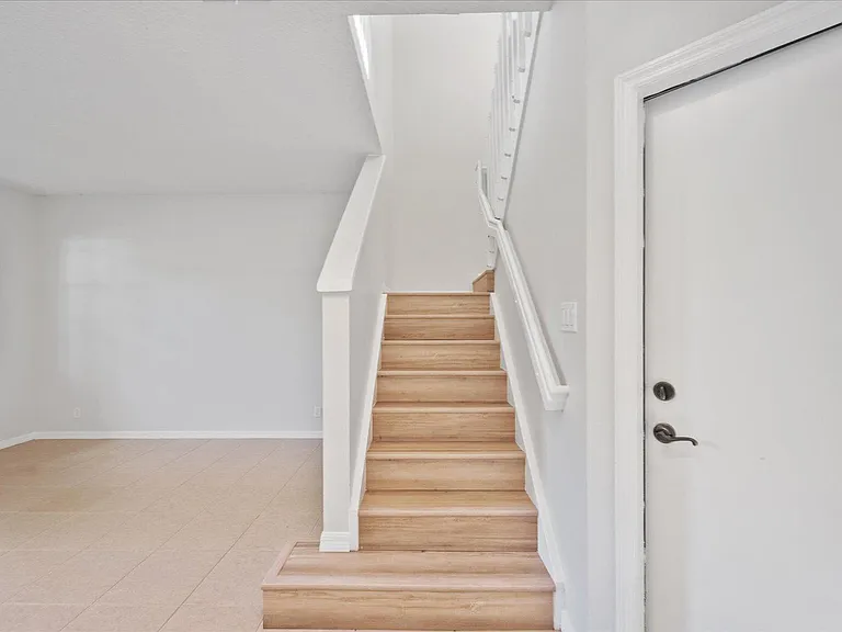 2106 SE Grand Dr — Photo 3