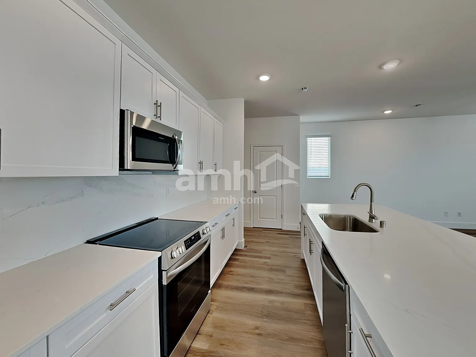 5 bed, 3.0 bath, 2395 sqft, $2,705 — Photo 4