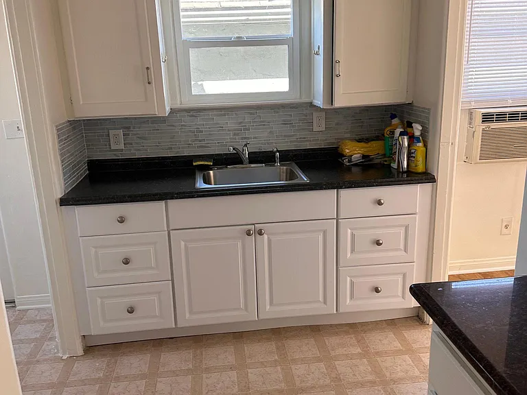 155 W Badillo St — Photo 3